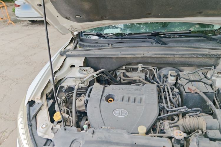 Used Bestune X80 2015 2.0L automatic comfort version Engine Bay Right