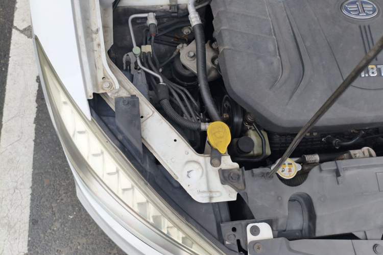 Used Bestune X80 2015 1.8T Automatic Luxury Model Engine Bay Right