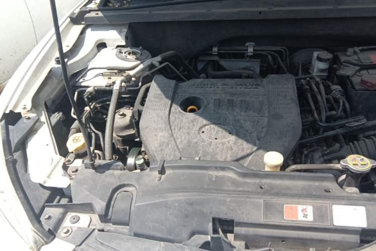 Used Bestune X80 2015 2.0L automatic luxury version Engine Bay Right