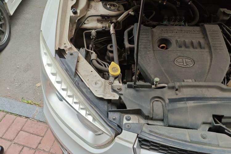 Used Bestune X80 2015 2.0L Manual Comfort 2nd Anniversary Edition Engine Bay Right