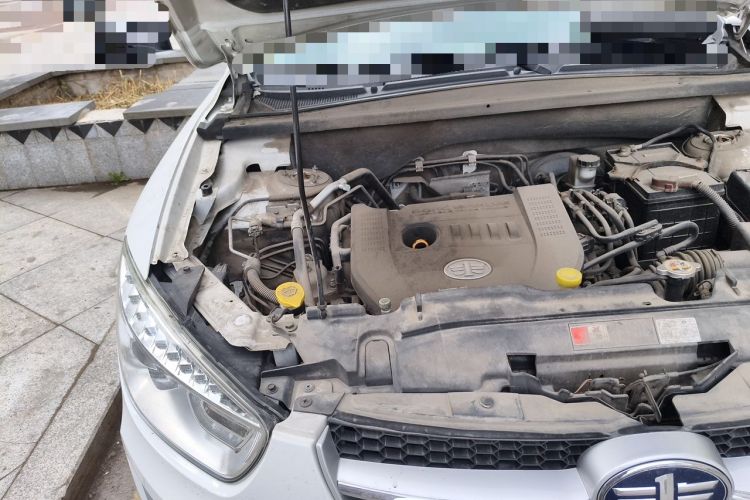 Used Bestune X80 2015 2.0L automatic luxury version Engine Bay Right
