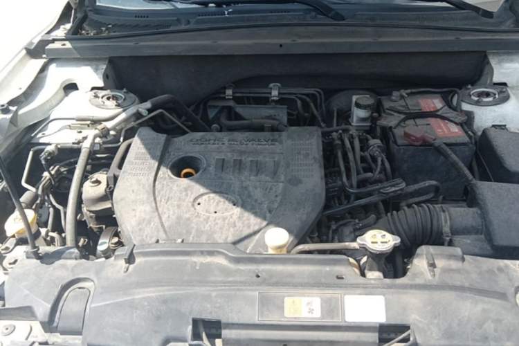 Used Bestune X80 2015 2.0L automatic luxury version Engine Bay