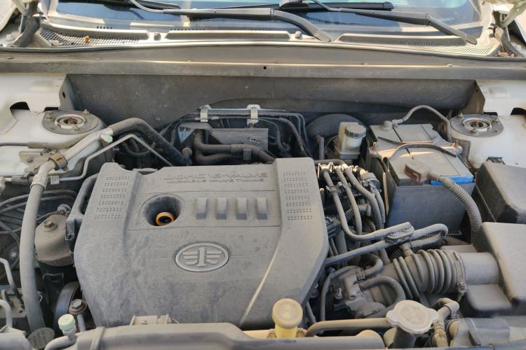 Used Bestune X80 2015 2.0L automatic luxury version Engine Bay