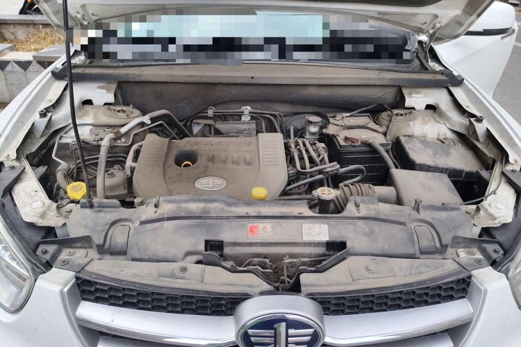 Used Bestune X80 2015 2.0L automatic luxury version Engine Bay