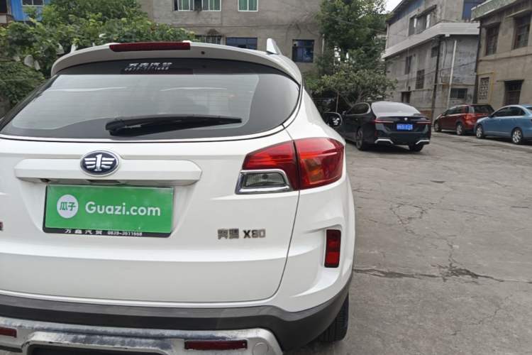 Used Bestune X80 2015 2.0L automatic luxury version Exterior 3