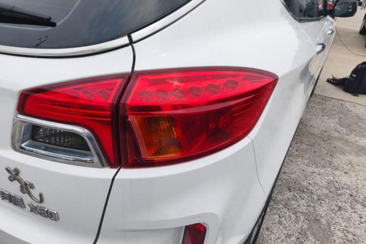 Used Bestune X80 2015 2.0L Manual Luxury Edition Exterior 3