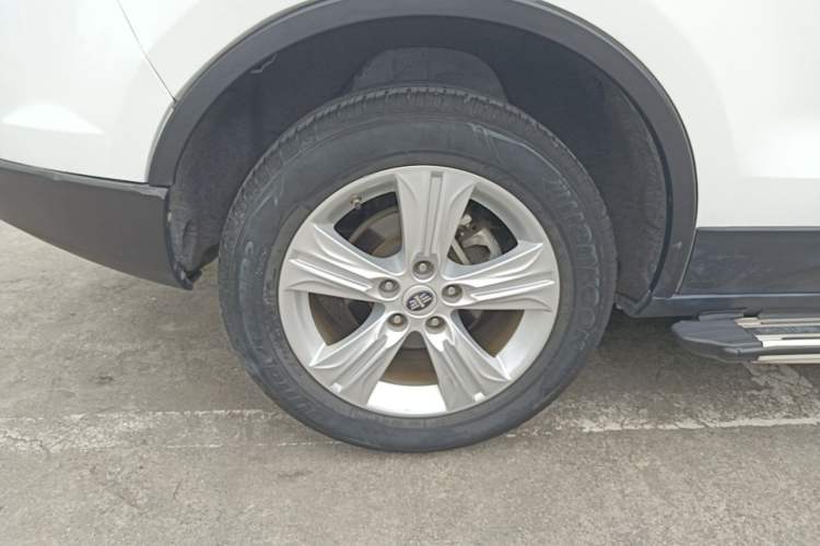 Used Bestune X80 2015 2.0L automatic luxury version Exterior 5