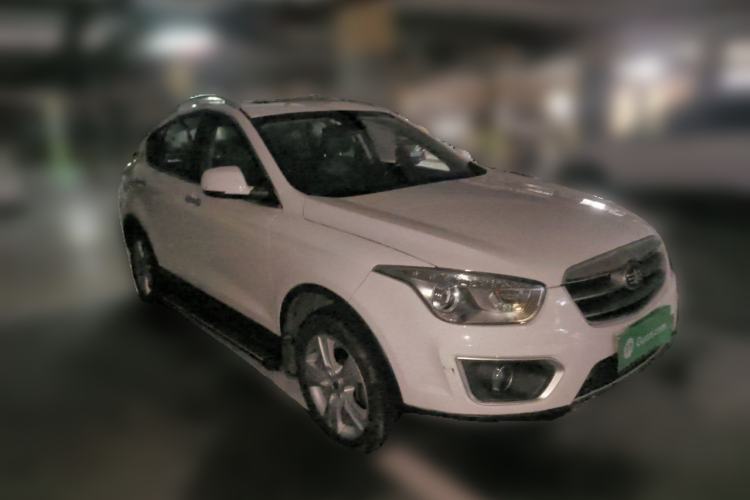 Used Bestune X80 2015 2.0L automatic luxury version Front Right 45 Deg