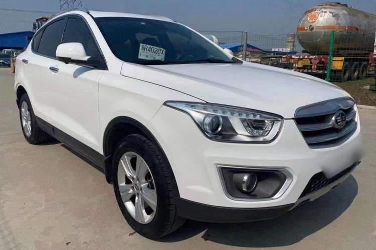 Used Bestune X80 2015 2.0L automatic comfort version Front Right 45 Deg