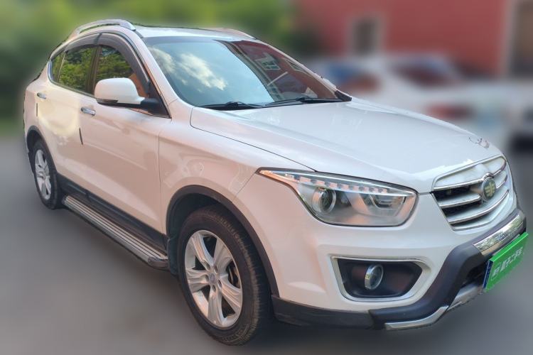 Used Bestune X80 2015 2.0L automatic comfort version Front Right 45 Deg