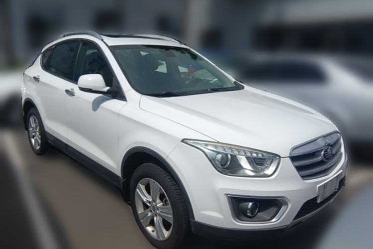 Used Bestune X80 2015 2.0L automatic luxury version Front Right 45 Deg