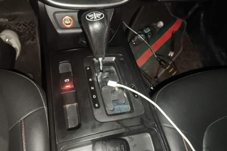 Used Bestune X80 2015 2.0L automatic luxury version Gear Lever