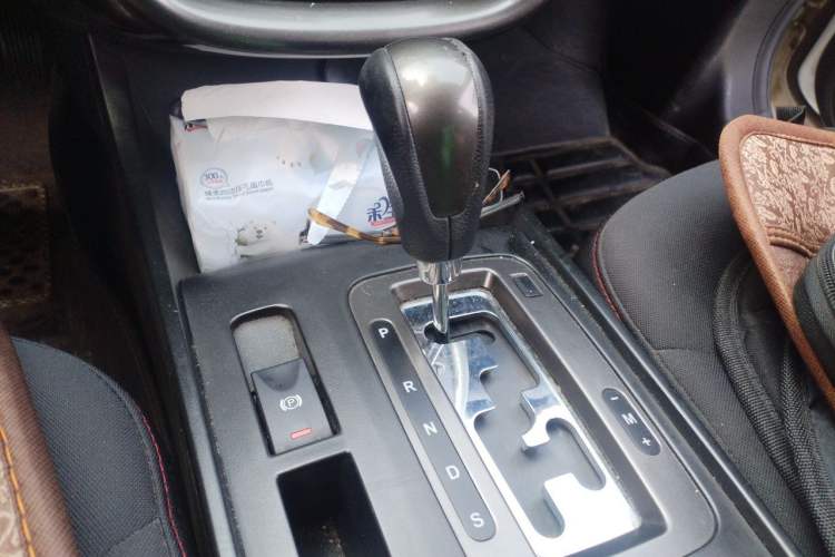 Used Bestune X80 2015 2.0L Automatic Comfort Anniversary Edition Gear Lever