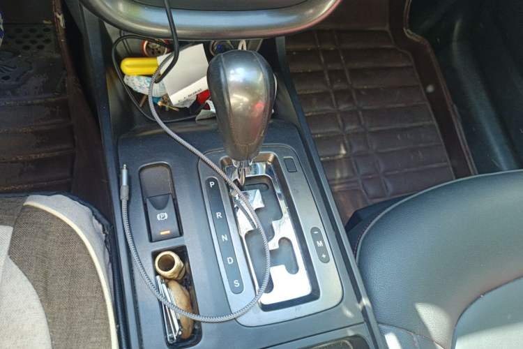 Used Bestune X80 2015 1.8T Automatic Luxury Model Gear Lever