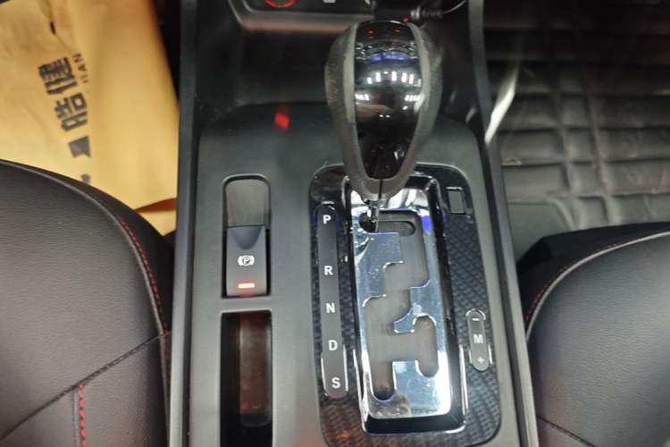Used Bestune X80 2015 1.8T Automatic Sport Model Gear Lever