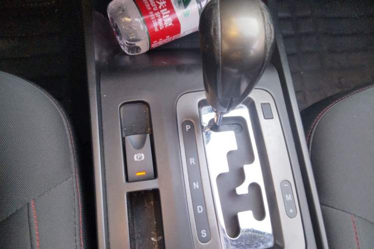 Used Bestune X80 2015 2.0L Automatic Comfort Anniversary Edition Gear Lever
