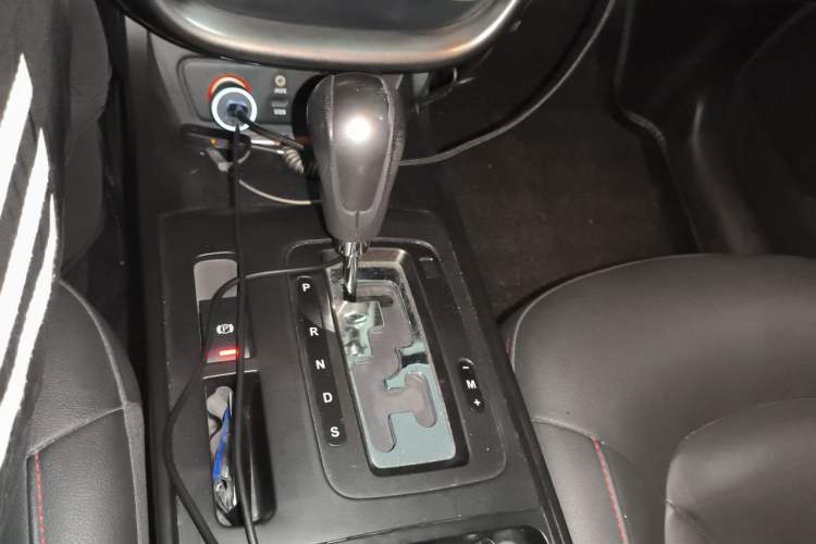 Used Bestune X80 2015 1.8T Automatic Luxury Model Gear Lever
