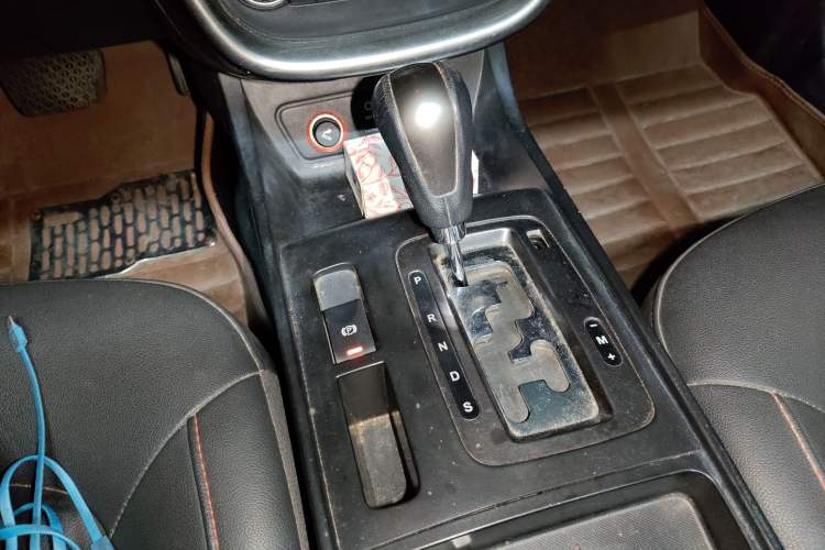 Used Bestune X80 2015 1.8T Automatic Luxury Model Gear Lever