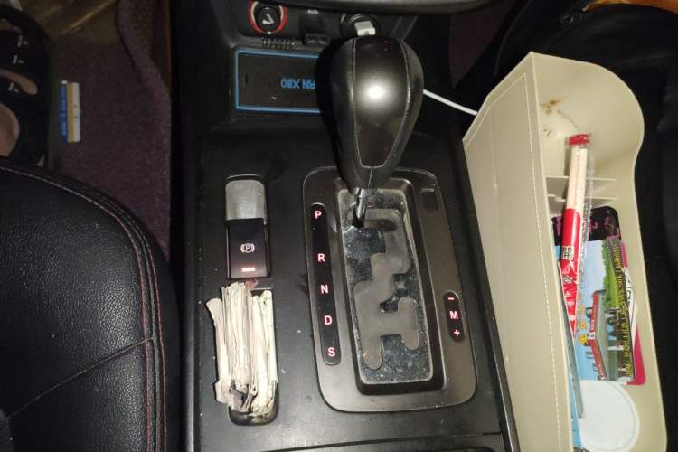 Used Bestune X80 2015 2.0L Automatic Comfort Anniversary Edition Gear Lever