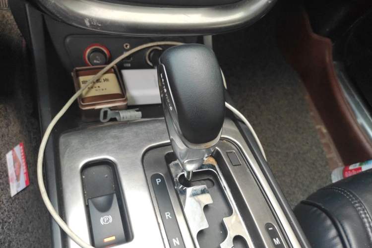 Used Bestune X80 2015 2.0L Automatic Comfort Anniversary Edition Gear Lever