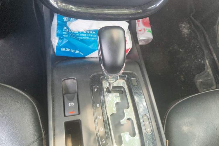 Used Bestune X80 2015 1.8T Automatic Sport Model Gear Lever