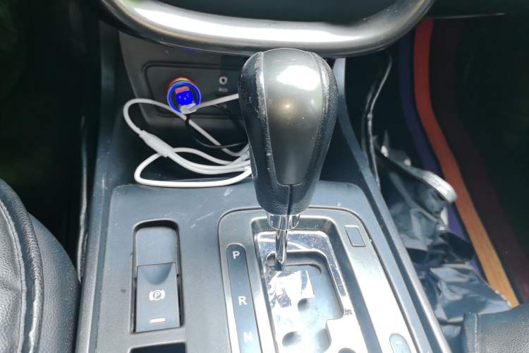 Used Bestune X80 2015 2.0L Automatic Comfort Anniversary Edition Gear Lever