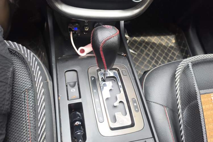 Used Bestune X80 2015 2.0L automatic luxury version Gear Lever