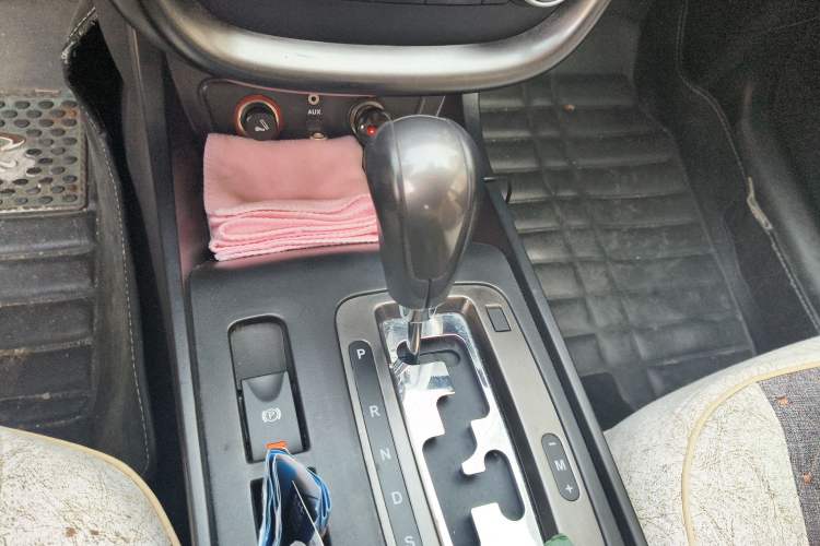 Used Bestune X80 2015 2.0L Automatic Comfort Anniversary Edition Gear Lever