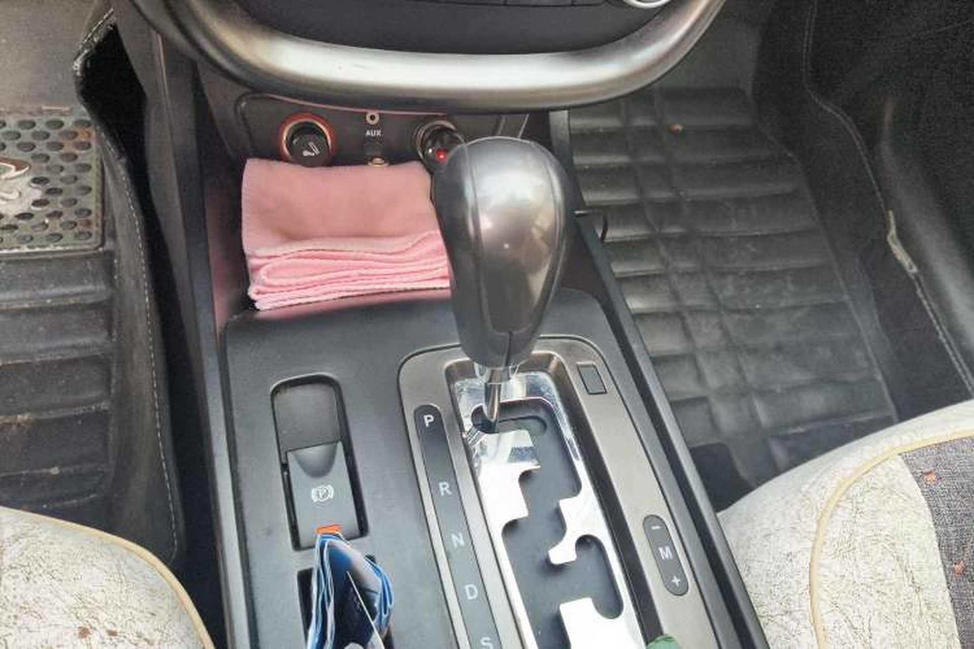 Used Bestune X80 2015 2.0L Automatic Comfort Anniversary Edition Gear Lever