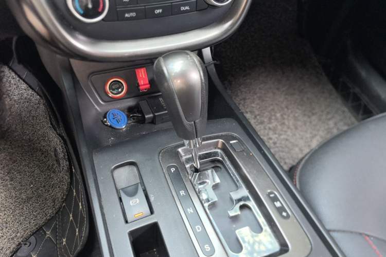 Used Bestune X80 2015 1.8T Automatic Luxury Model Gear Lever