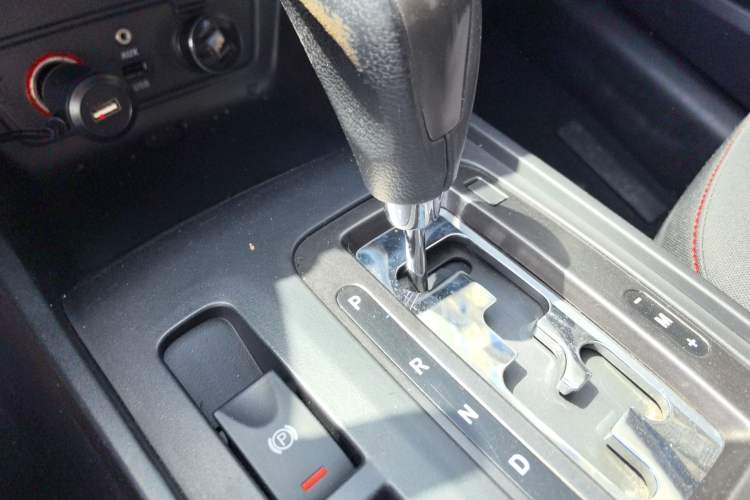 Used Bestune X80 2015 2.0L Automatic Comfort Anniversary Edition Gear Lever