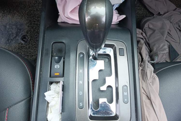 Used Bestune X80 2015 1.8T Automatic Luxury Model Gear Lever