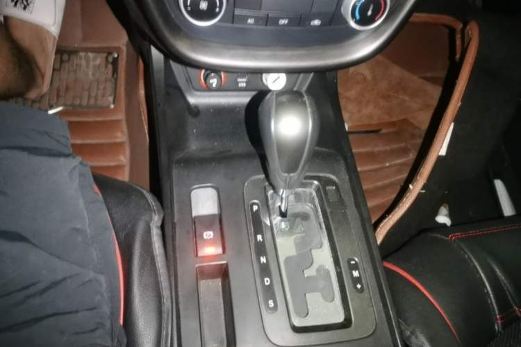 Used Bestune X80 2015 2.0L Automatic Comfort Anniversary Edition Gear Lever