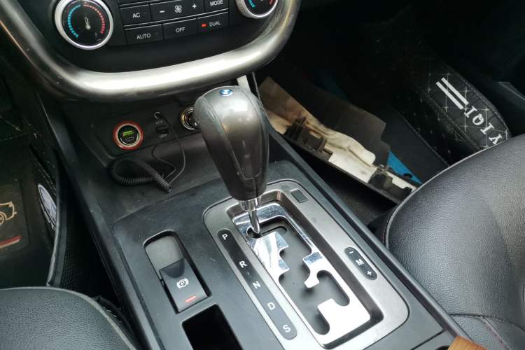 Used Bestune X80 2015 1.8T Automatic Luxury Model Gear Lever