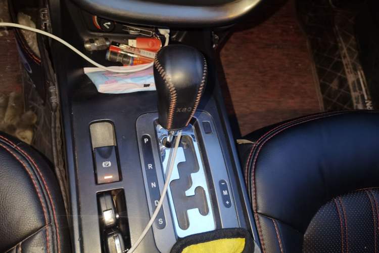 Used Bestune X80 2015 2.0L Automatic Comfort Anniversary Edition Gear Lever
