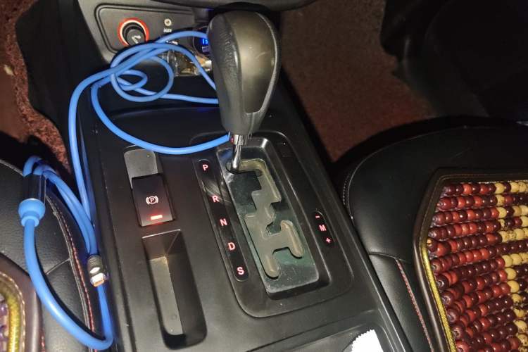 Used Bestune X80 2015 2.0L Automatic Comfort Anniversary Edition Gear Lever