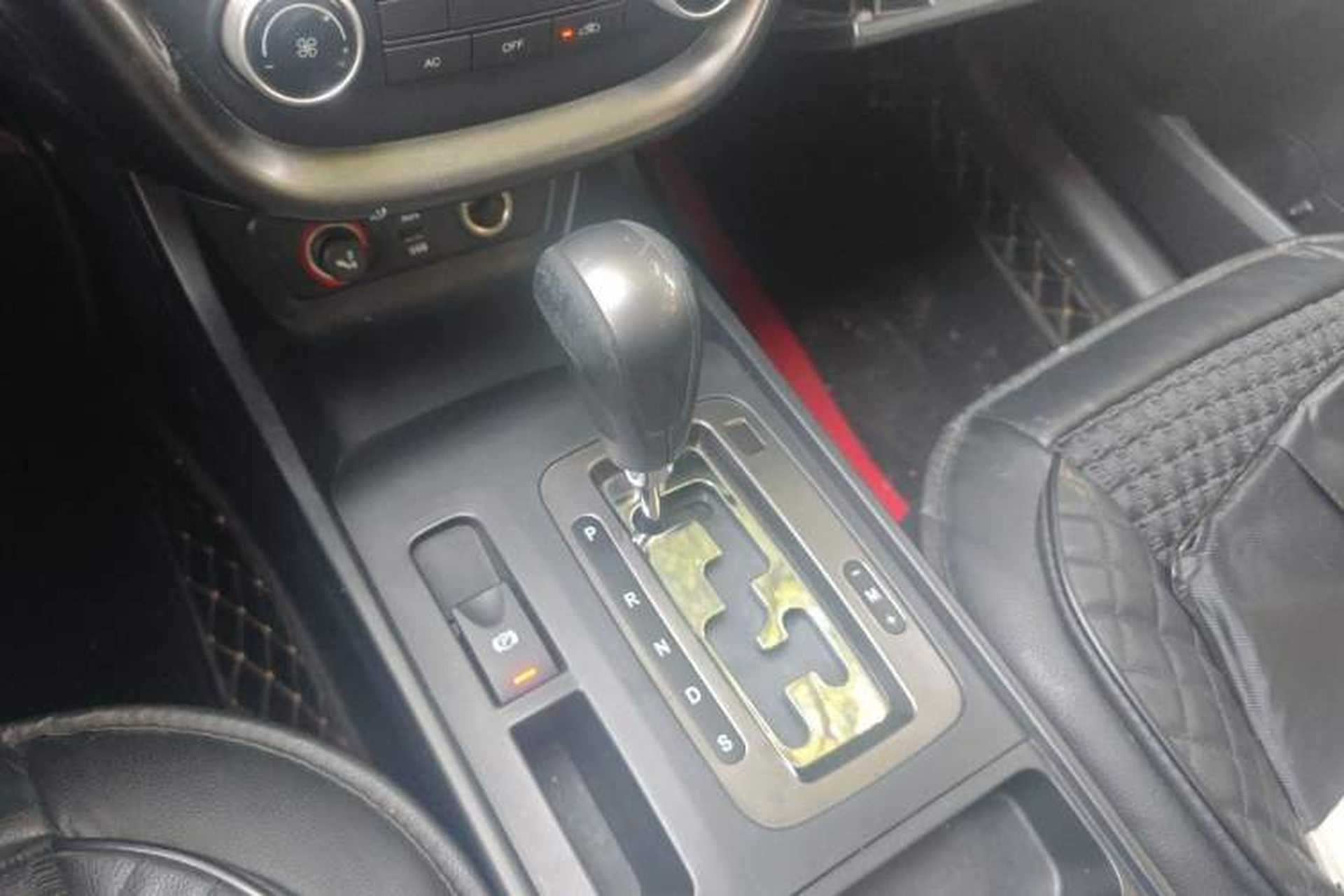 Used Bestune X80 2015 2.0L Automatic Comfort Anniversary Edition Gear Lever
