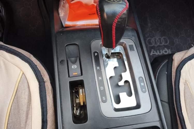 Used Bestune X80 2015 2.0L automatic luxury version Gear Lever