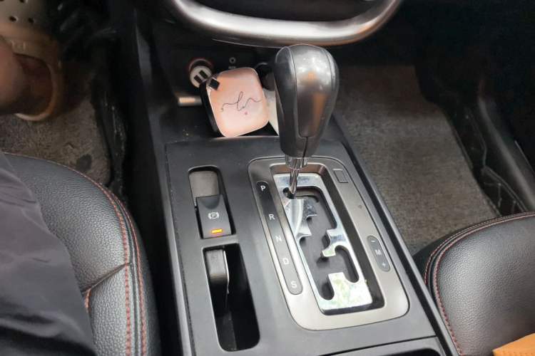 Used Bestune X80 2015 2.0L Automatic Comfort Anniversary Edition Gear Lever
