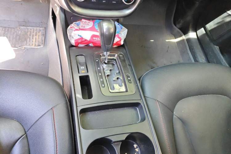 Used Bestune X80 2015 1.8T Automatic Luxury Model Gear Lever