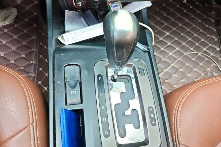 Used Bestune X80 2015 2.0L Automatic Comfort Anniversary Edition Gear Lever