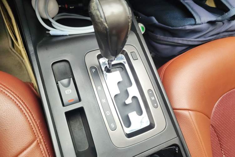 Used Bestune X80 2015 2.0L automatic comfort version Gear Lever