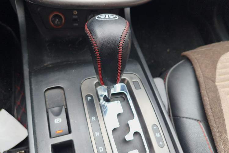 Used Bestune X80 2015 1.8T Automatic Luxury Model Gear Lever