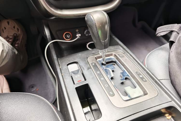 Used Bestune X80 2015 1.8T Automatic Luxury Model Gear Lever
