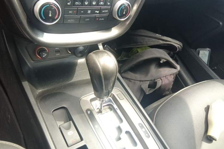 Used Bestune X80 2015 2.0L automatic luxury version Gear Lever