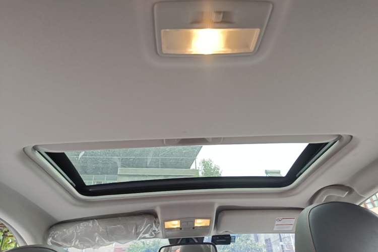 Used Bestune X80 2015 2.0L automatic luxury version Headliner