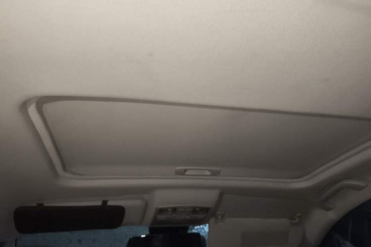 Used Bestune X80 2015 2.0L automatic luxury version Headliner