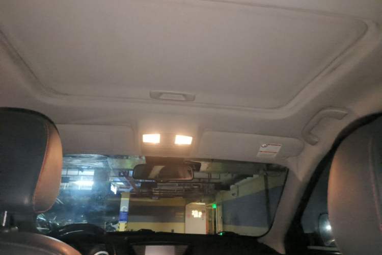 Used Bestune X80 2015 2.0L automatic luxury version Headliner