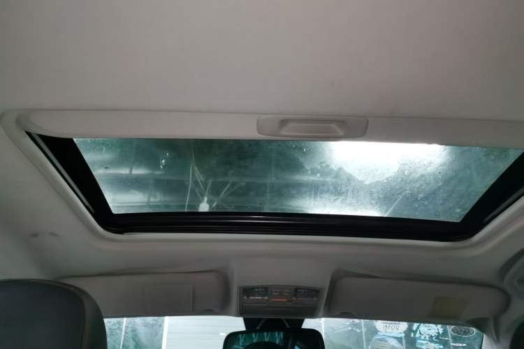 Used Bestune X80 2015 2.0L automatic luxury version Headliner