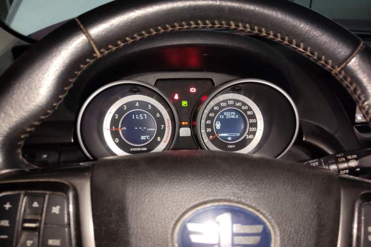 Used Bestune X80 2015 1.8T Automatic Luxury Model Instrument Cluster